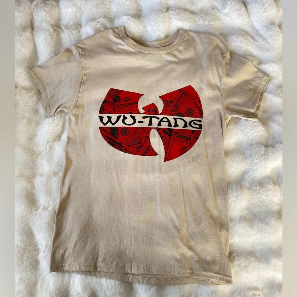 Fashion Nova • T-shirt